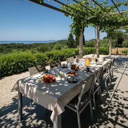 Holiday home Peleope