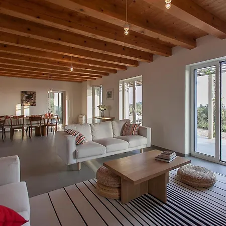 Holiday home Peleope *