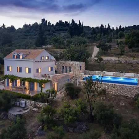 Holiday home Peleope